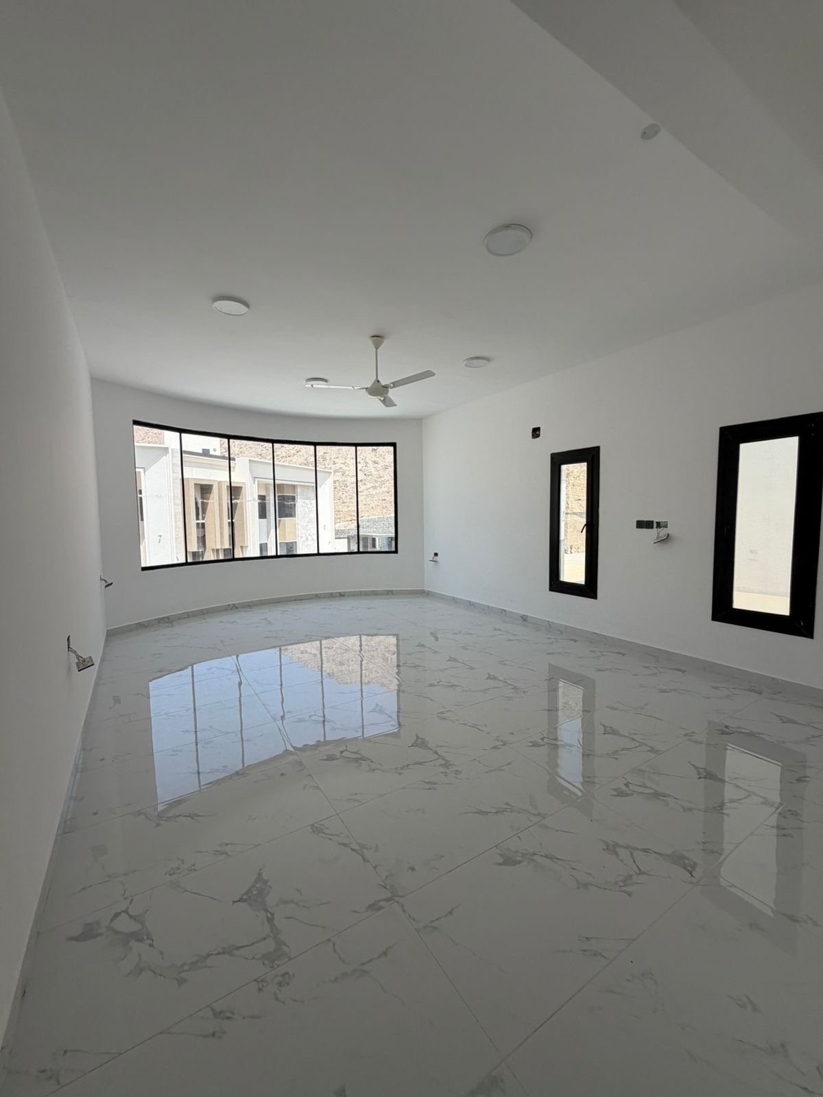 8e7103ed-4382-4136-bb86-dc7ae1be93f8